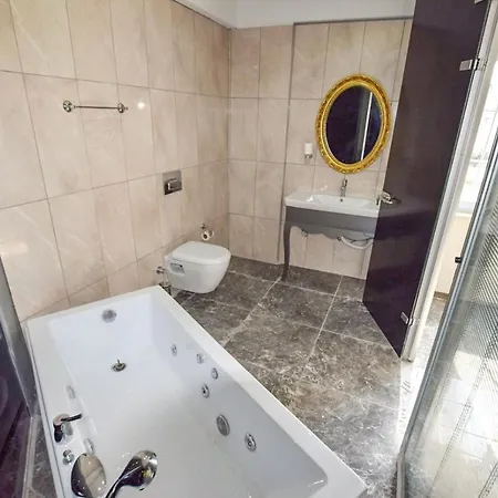 Eight Bedroom By Summer Homes *